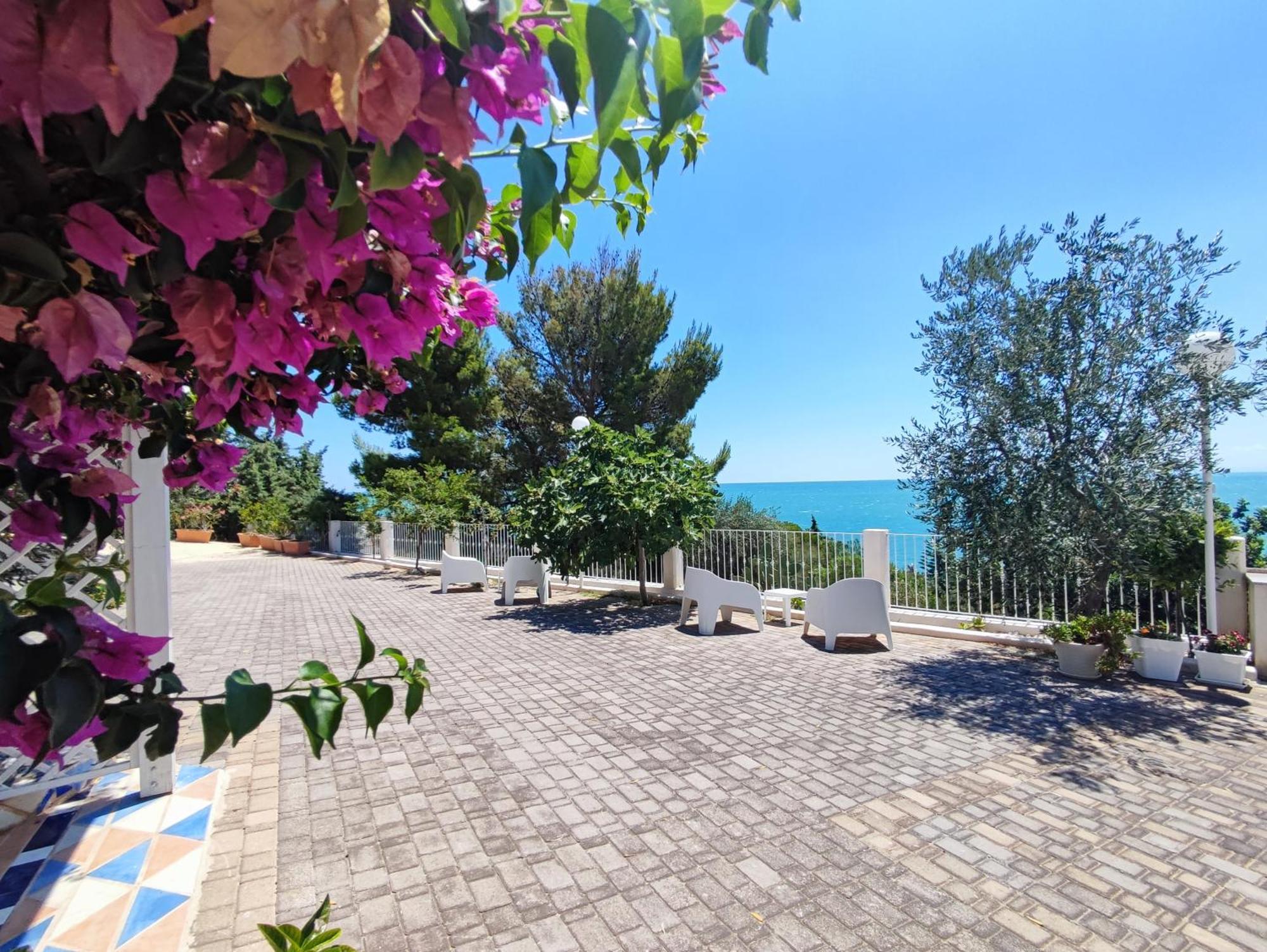 Ville Agnuli Case Vacanza Mattinata Exterior foto